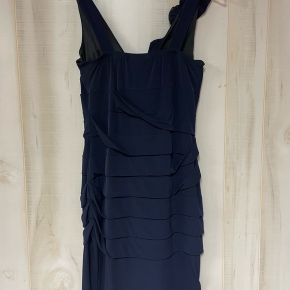 Valerie Bertinelli NWOT Navy V Neck Rosette Detail Tiered Ruffle Bodycon Dress 6 - Picture 2 of 6